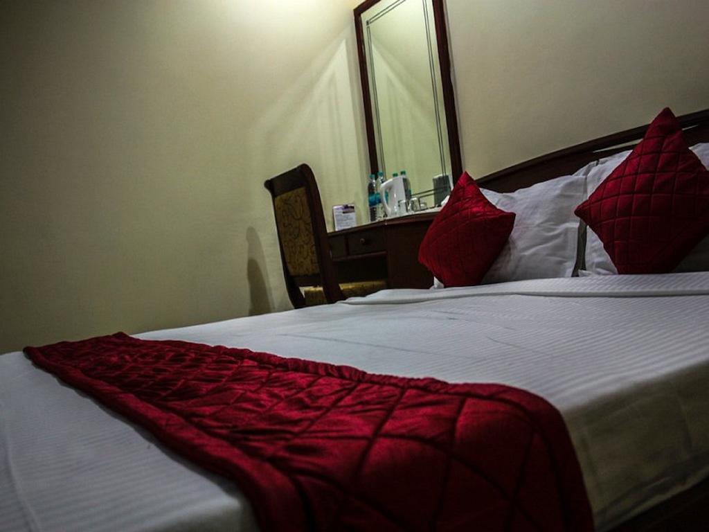 The Presidency Hotel Bhubaneswar Room photo